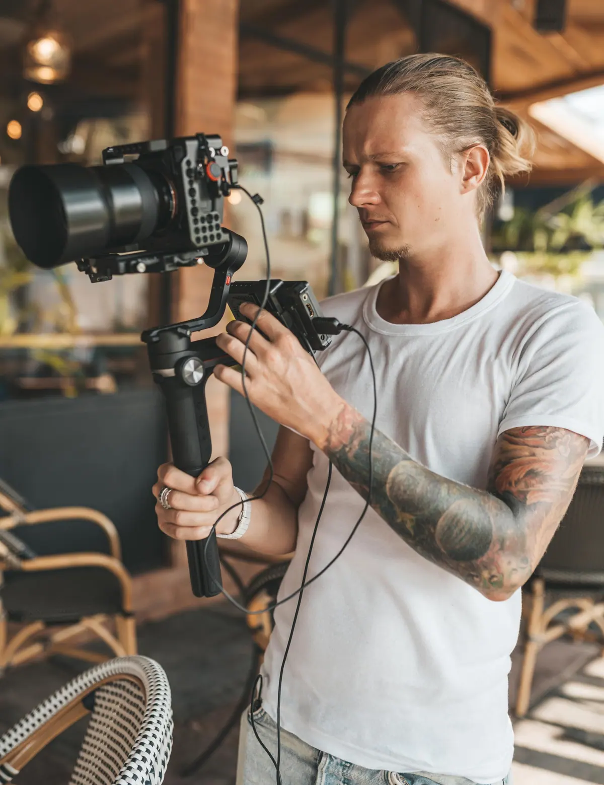 Videografin mit Kamera – Workshop
